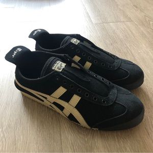 Onitsuka Tiger Mexico 66 Slip-On in Black Suede